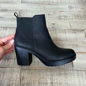 Women’s black heel boots